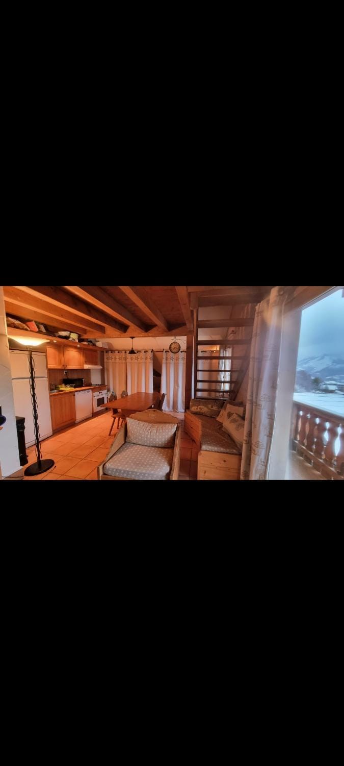 Bed, TV and multimedia, Kitchen or kitchenette, Living room, Seating area