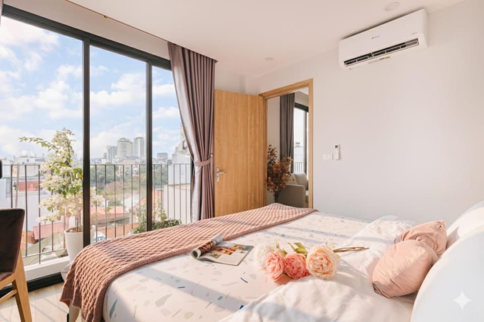 Bed, Balcony/Terrace, air conditioner