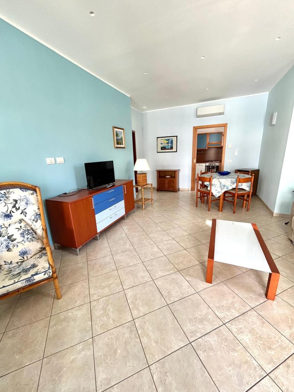 Living room, Dining area