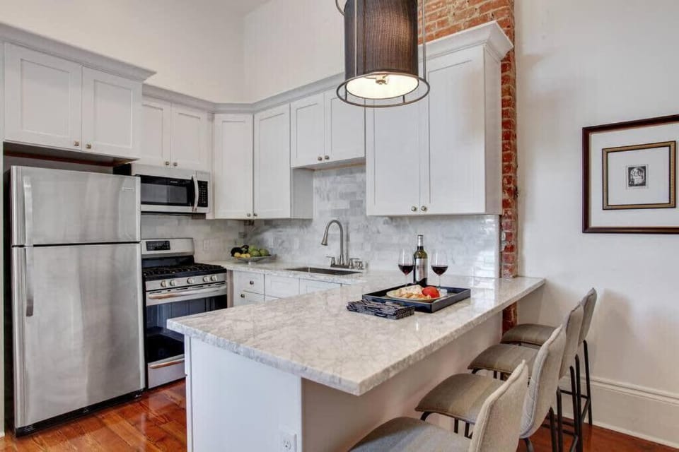 Historic Luxury Retreat House in Warehouse District