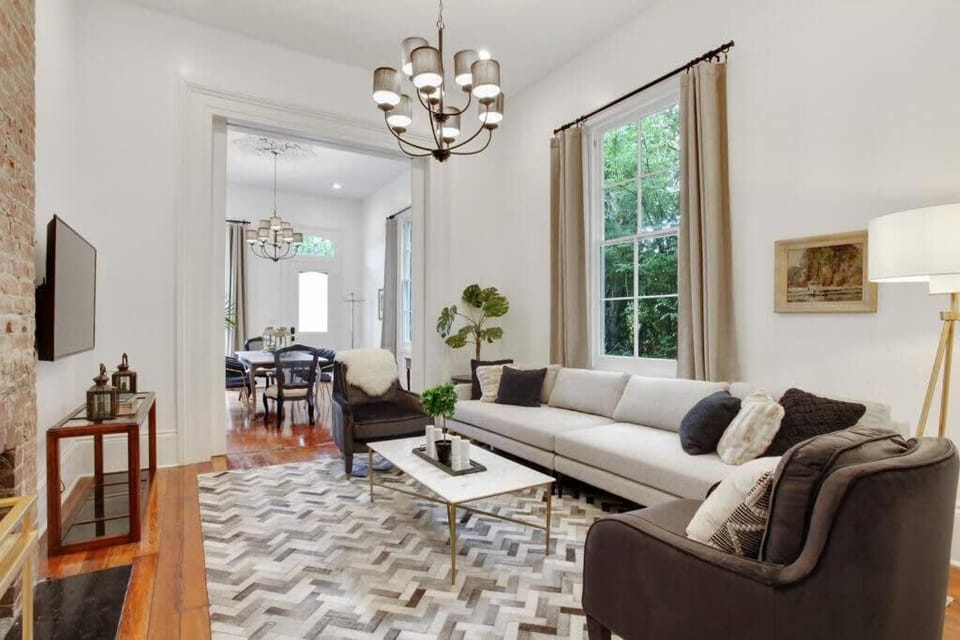 Historic Luxury Retreat House in Warehouse District