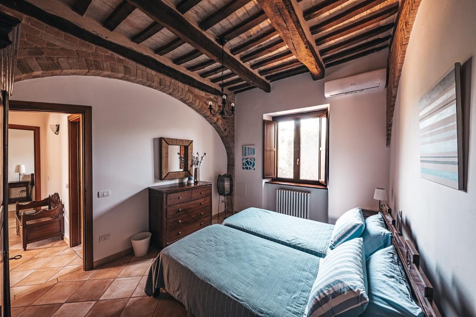 Bed, Photo of the whole room, Bedroom, air conditioner