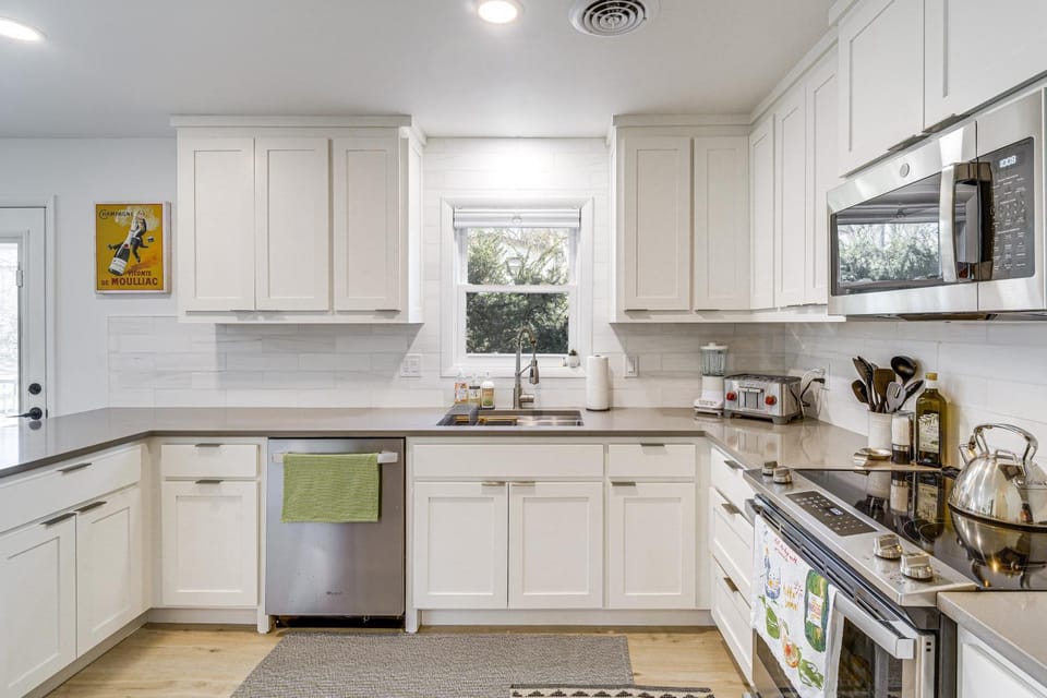 Overland Park Home Near Dtwn w/ Easy Hwy Access House in Overland Park