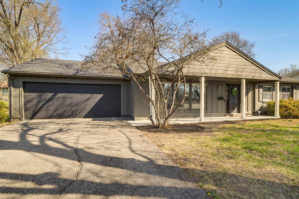 Overland Park Home Near Dtwn w/ Easy Hwy Access House in Overland Park