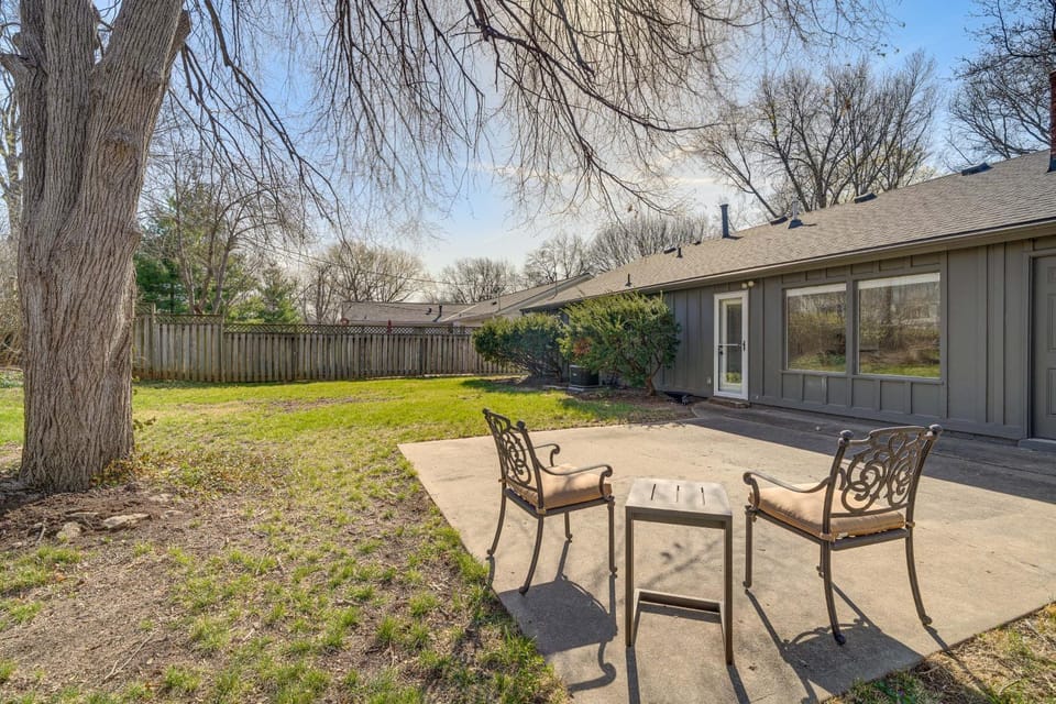 Overland Park Home Near Dtwn w/ Easy Hwy Access House in Overland Park