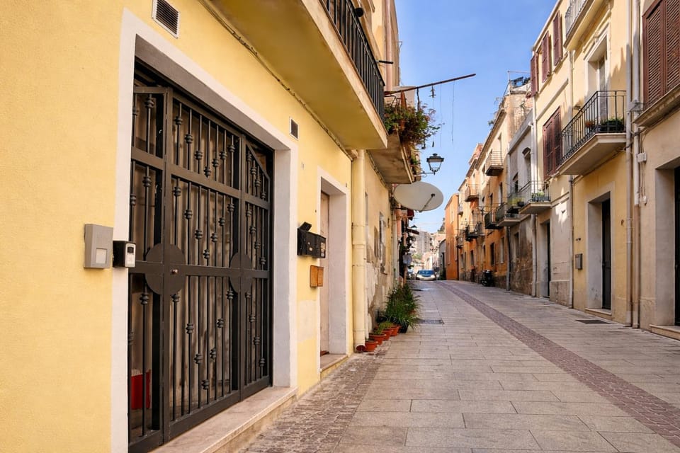 Property building, Day, Neighbourhood, City view, Street view