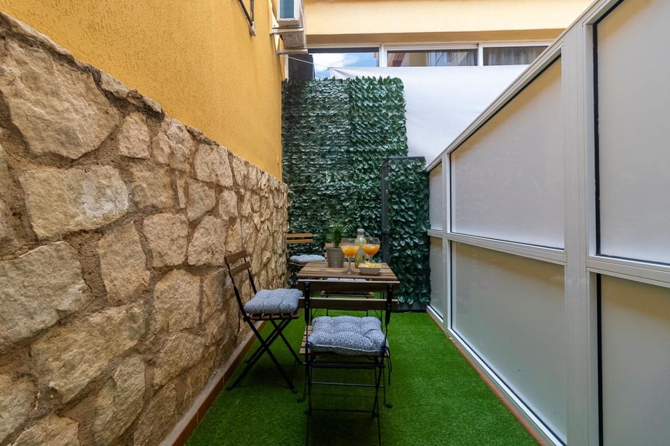 Patio, Balcony/Terrace, Balcony/Terrace, sunbed