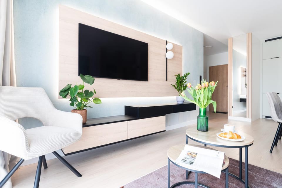 Communal lounge/ TV room, TV and multimedia, Living room, Seating area, Evening entertainment