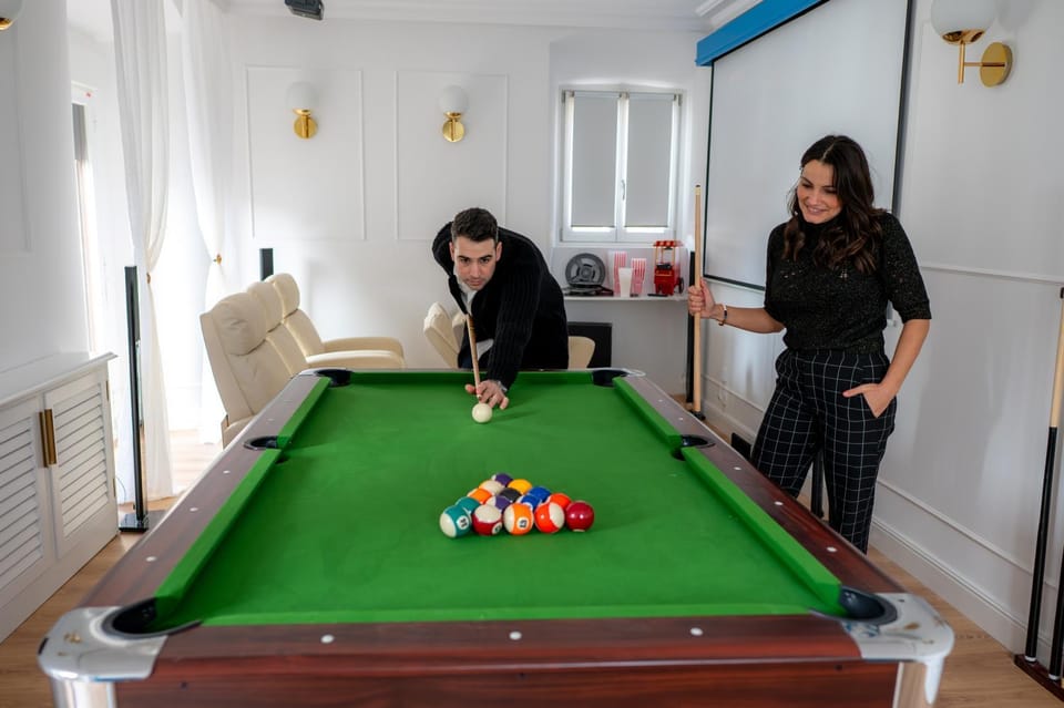 Billiard, Game Room