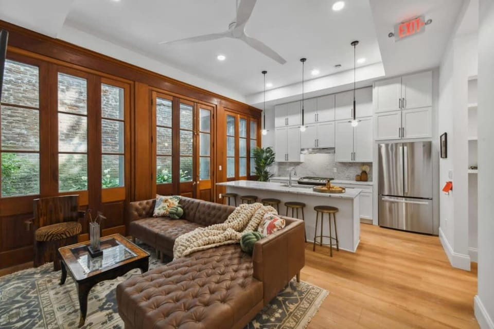 Modern CBD Hotel Suites with Near French Quarter House in French Quarter