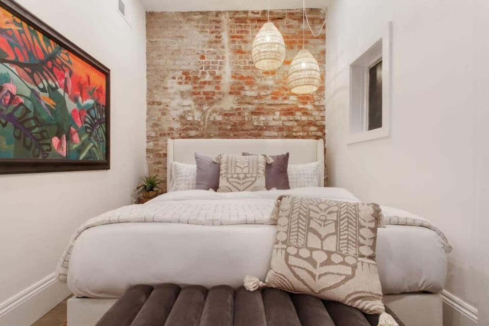 Modern CBD Hotel Suites with Near French Quarter House in French Quarter