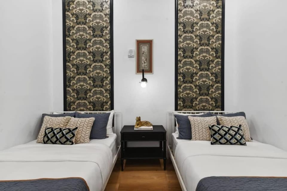 Stylish CBD Condo Suite Walk to French Quarter House in French Quarter