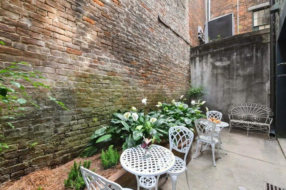 Posh CBD Hotel Suite with Private Courtyard House in French Quarter