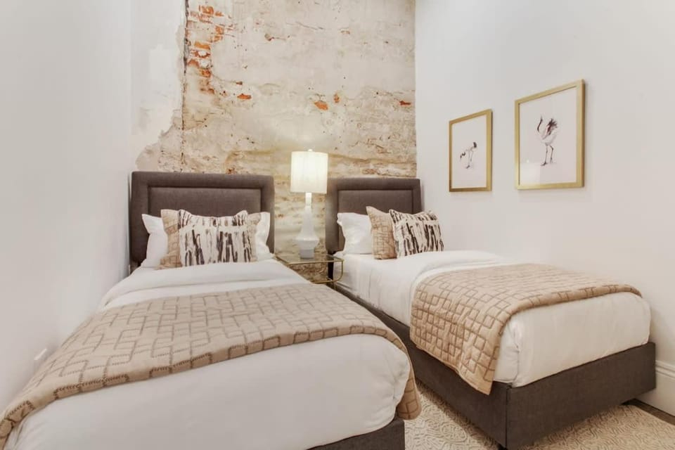 Stylish CBD Hotel Suite Near French Quarter House in French Quarter