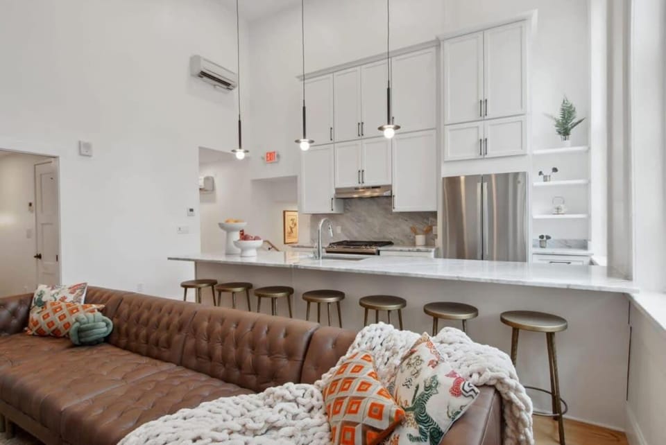 Premium CBD Hotel Suite Near French Quarter House in French Quarter