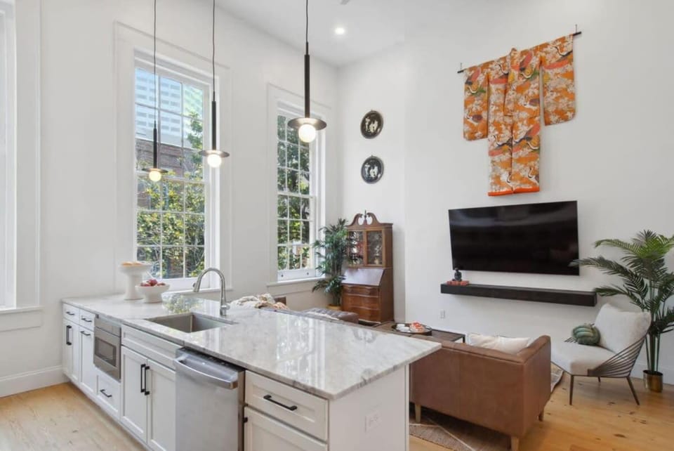 Premium CBD Hotel Suite Near French Quarter House in French Quarter