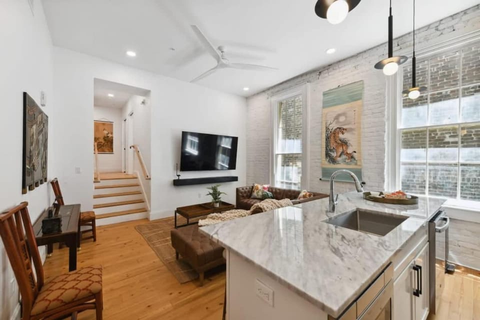 Opulent CBD Hotel Suite Near French Quarter House in French Quarter