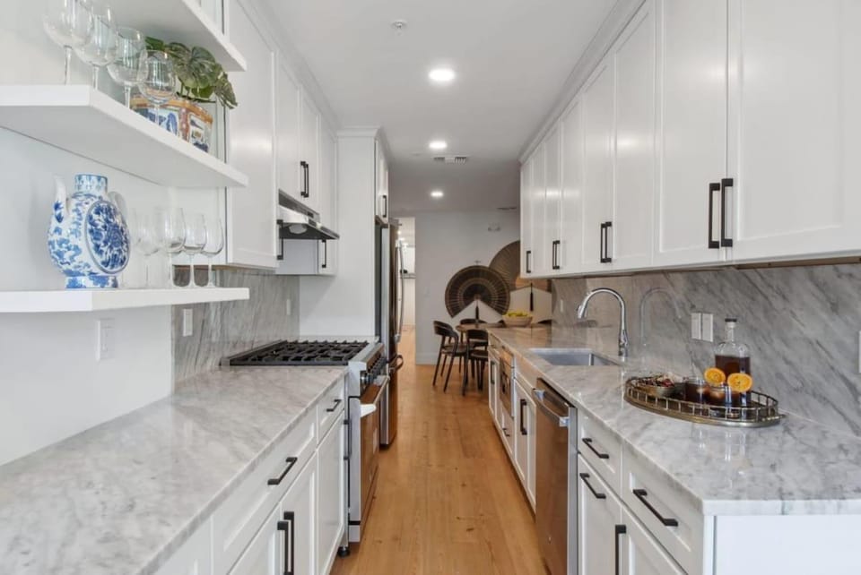 Stylish CBD Hotel Suite Near French Quarter House in French Quarter
