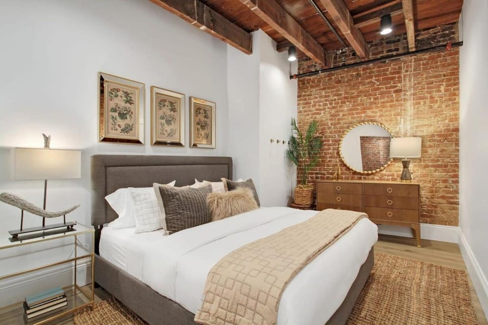 Luxury Historic Hotel Suite 5 min to FQ Hotel in French Quarter