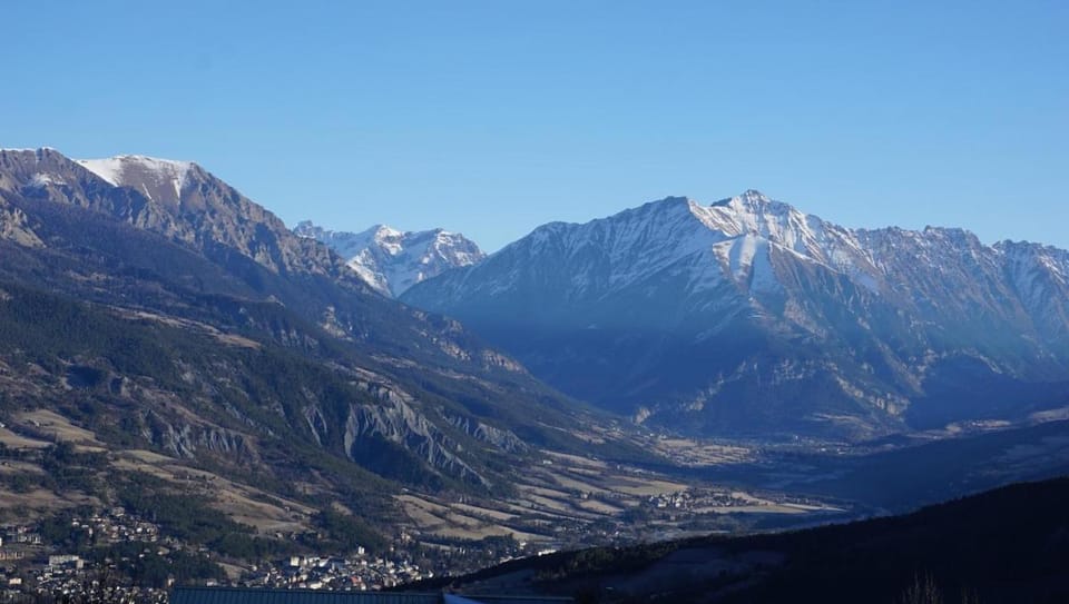 Nearby landmark, Natural landscape, Mountain view