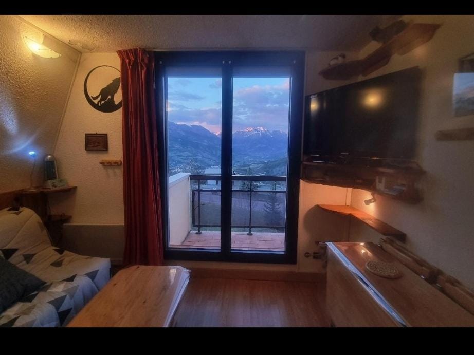 Living room, Seating area, Mountain view
