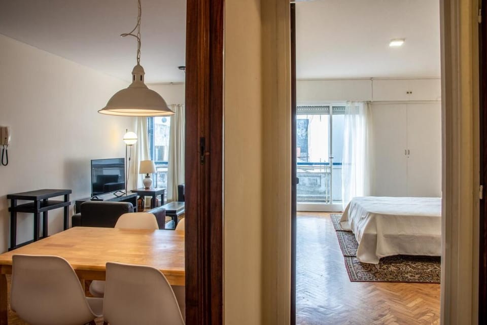 Amplio y cómodo en peatonal Apartment in Montevideo Department, Uruguay