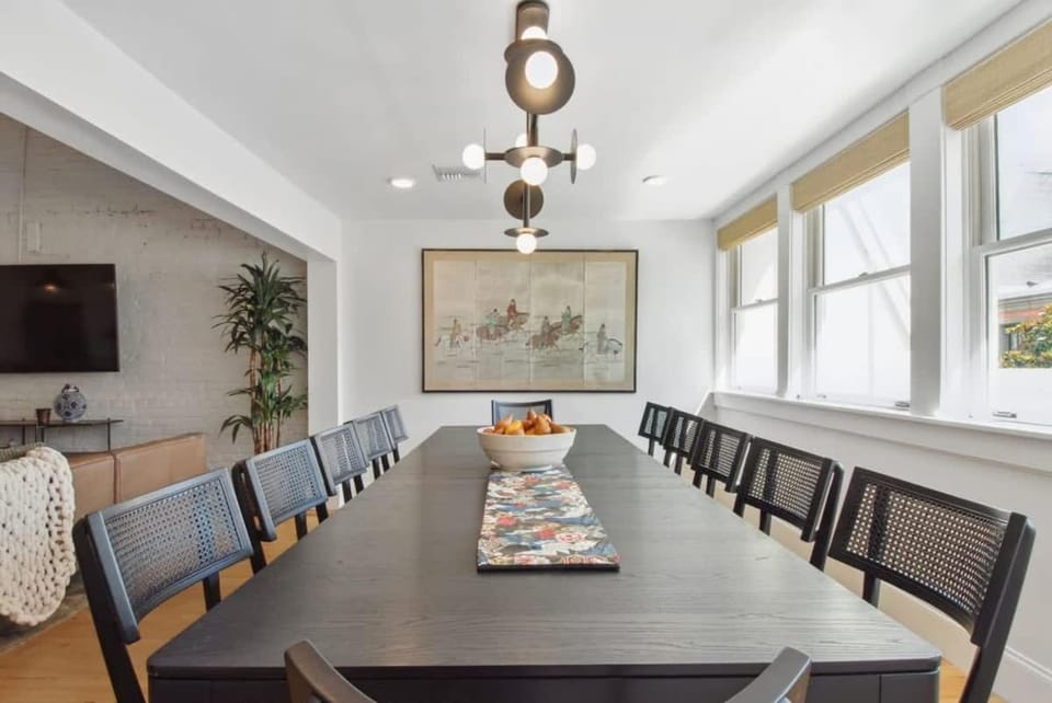 Trendy CBD Hotel Suite Near French Quarter House in French Quarter