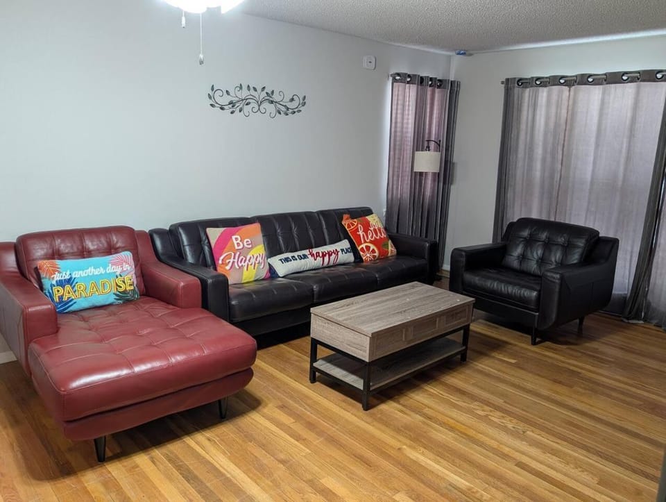 Convenient home 4beds 2 baths near A&M campus & Kyle Field House in College Station