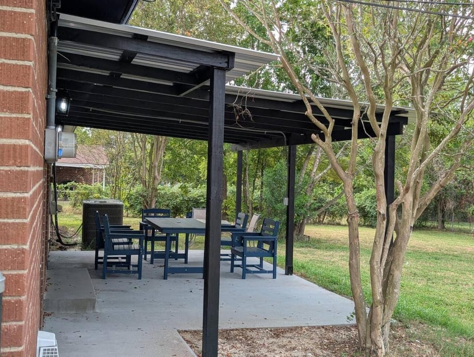 Convenient home 4beds 2 baths near A&M campus & Kyle Field House in College Station