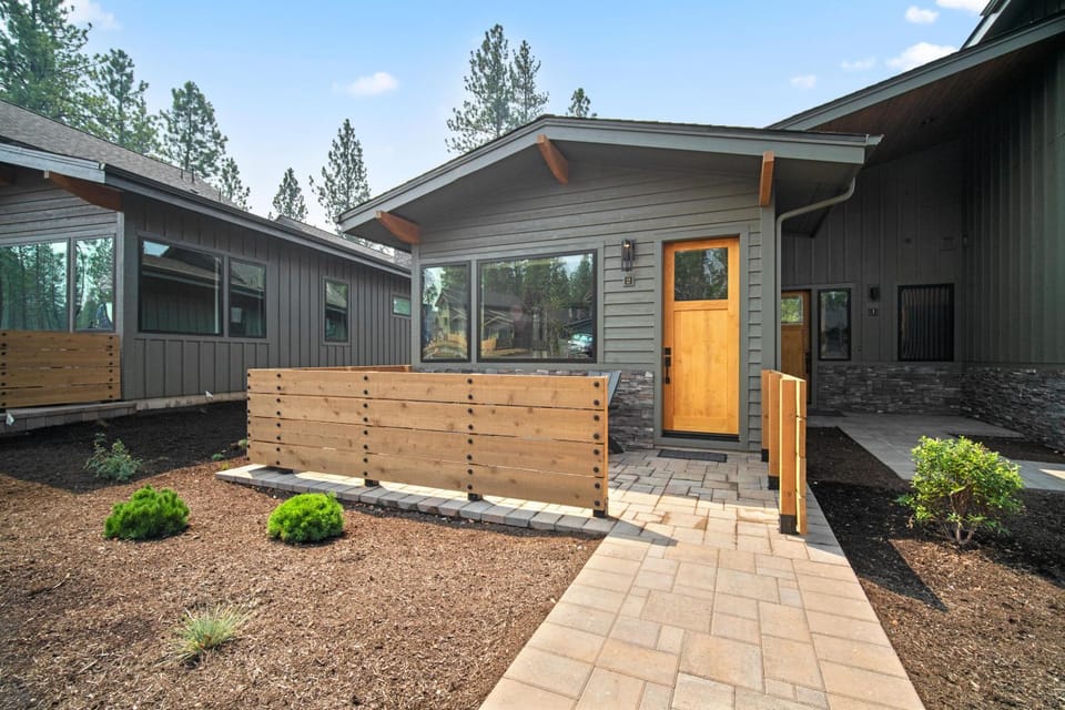 18129-2 Forestbrook Loop House in Oregon
