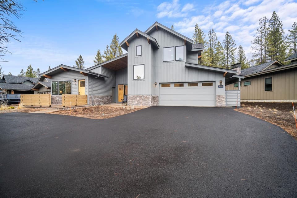 18136-1 Forestbrook Loop House in Oregon