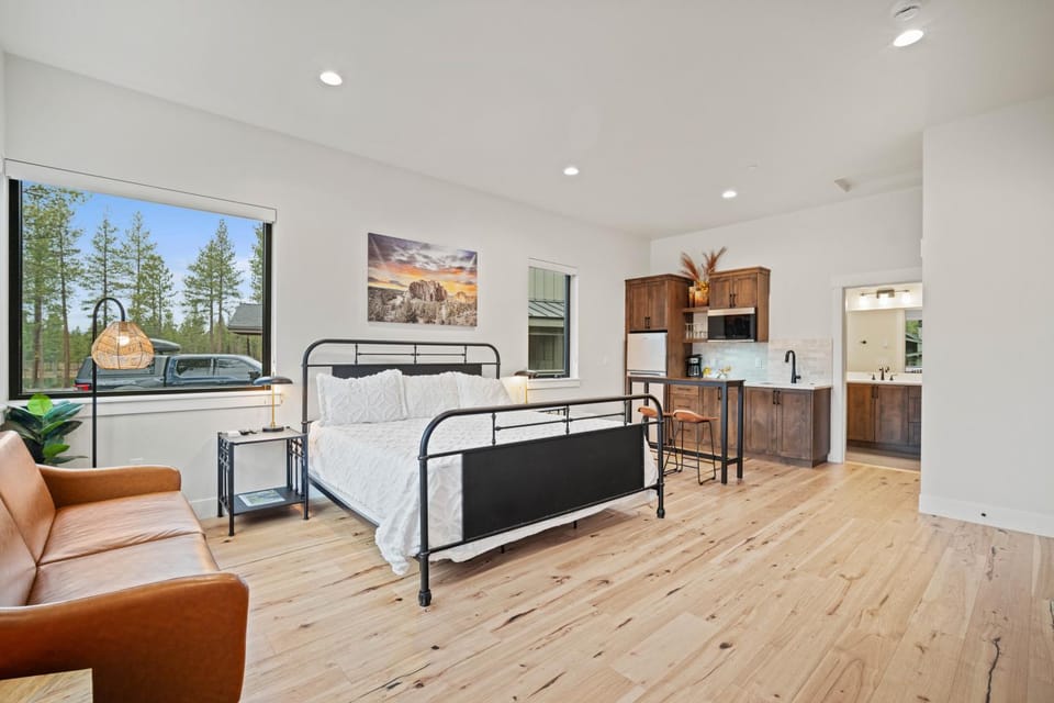 18136-2 Forestbrook Loop House in Oregon