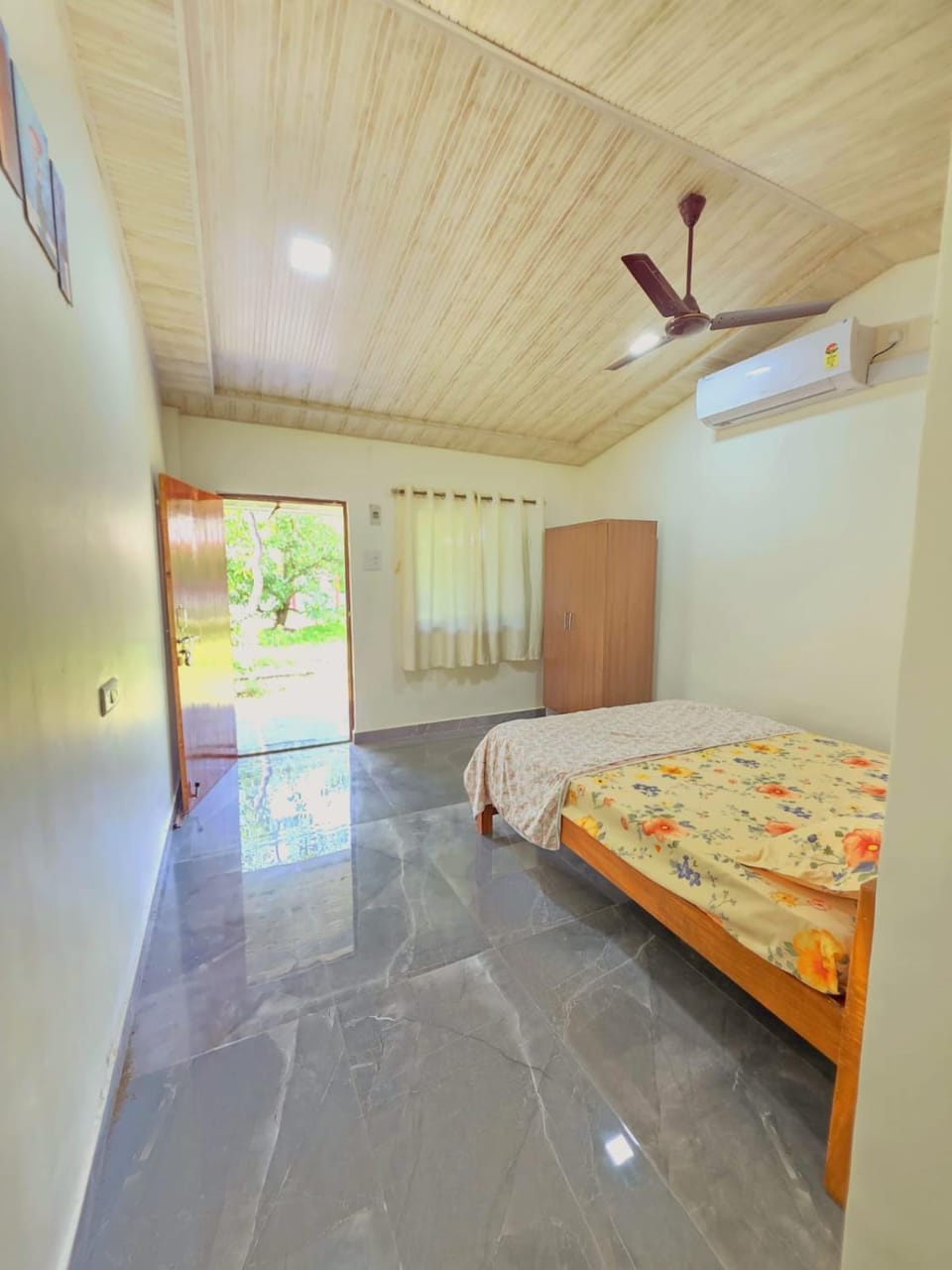 Bed, Photo of the whole room, Bedroom, air conditioner