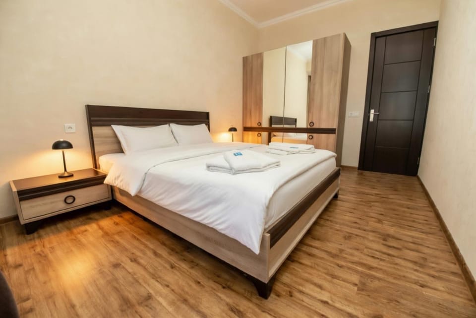 Bed, Bedroom, towels, wardrobe