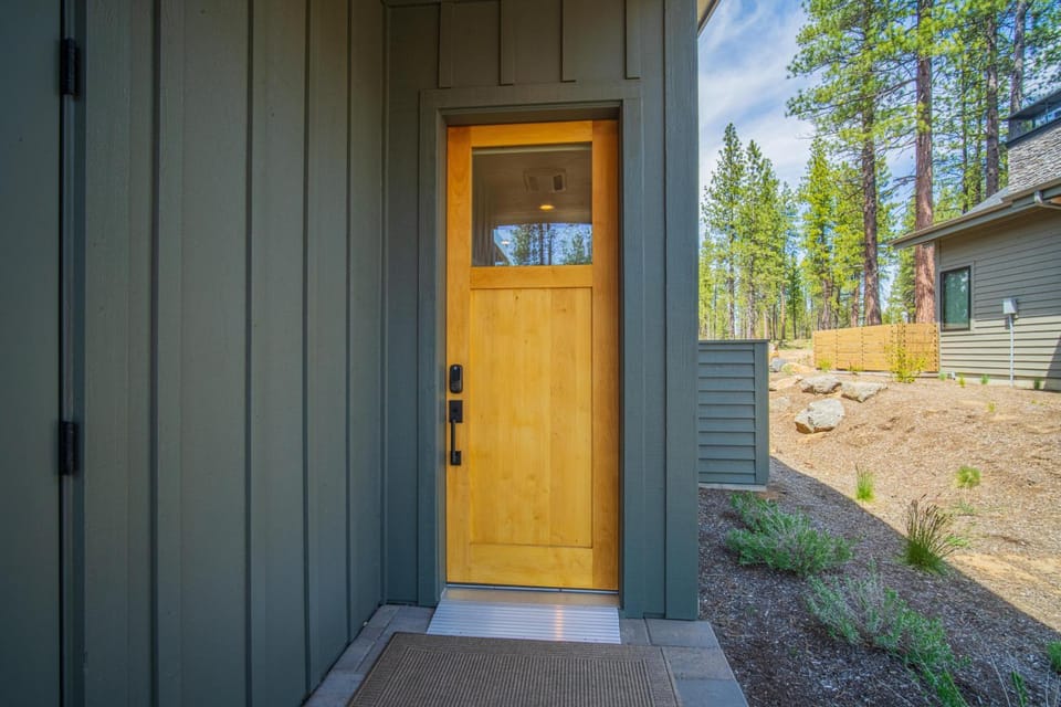 18160-2 Forestbrook Loop House in Oregon