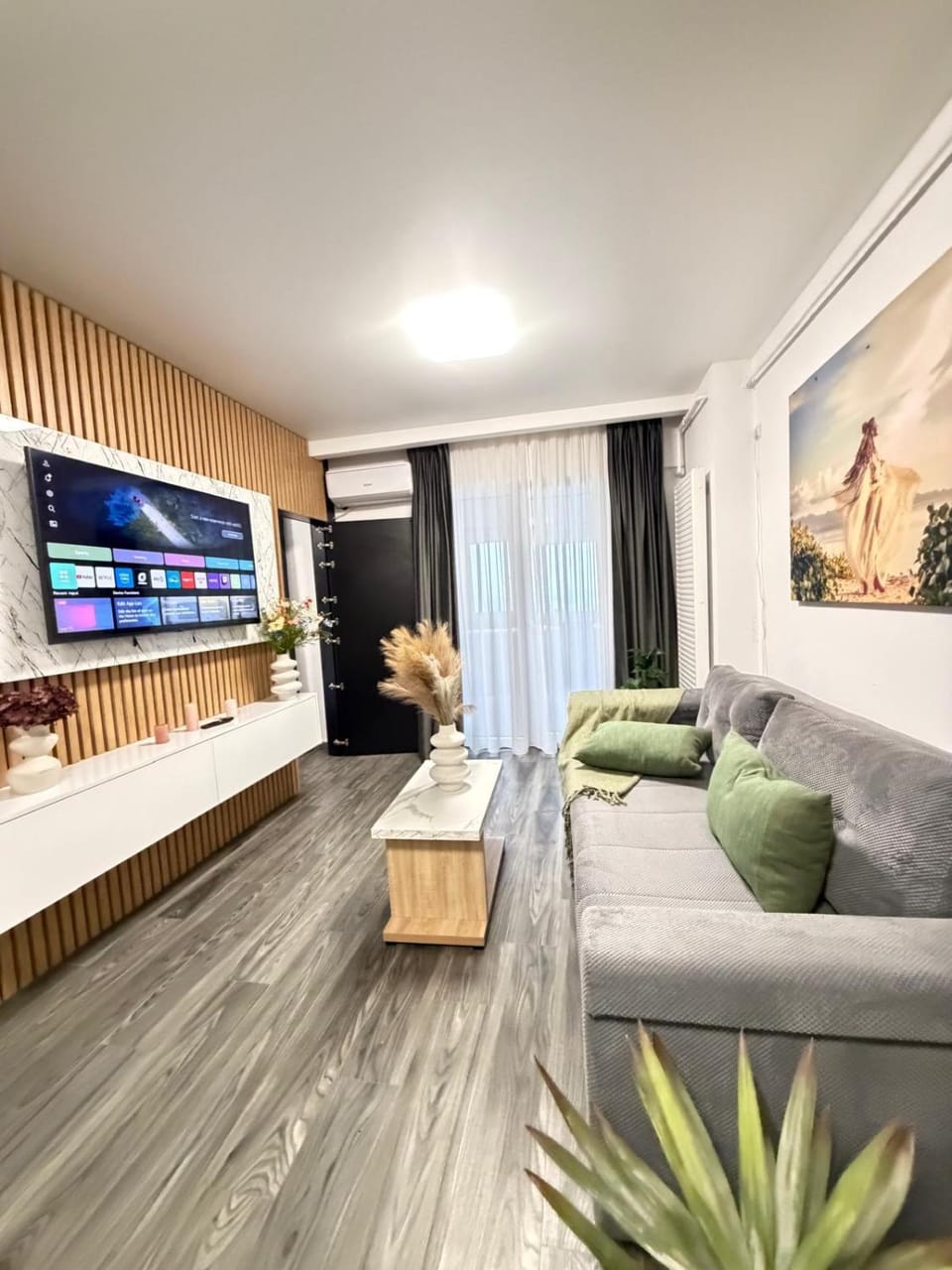 TV and multimedia, Living room, Decorative detail, internet