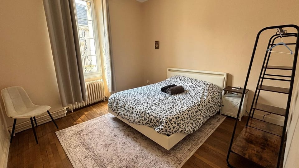 Bed, Seating area, Bedroom, wardrobe