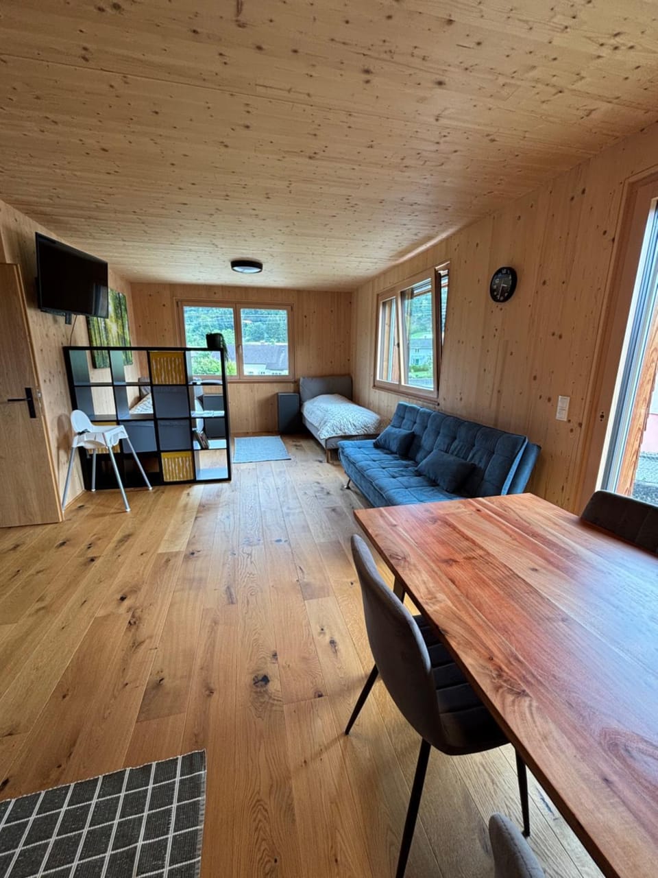 Bed, TV and multimedia, Living room, Dining area, Bedroom