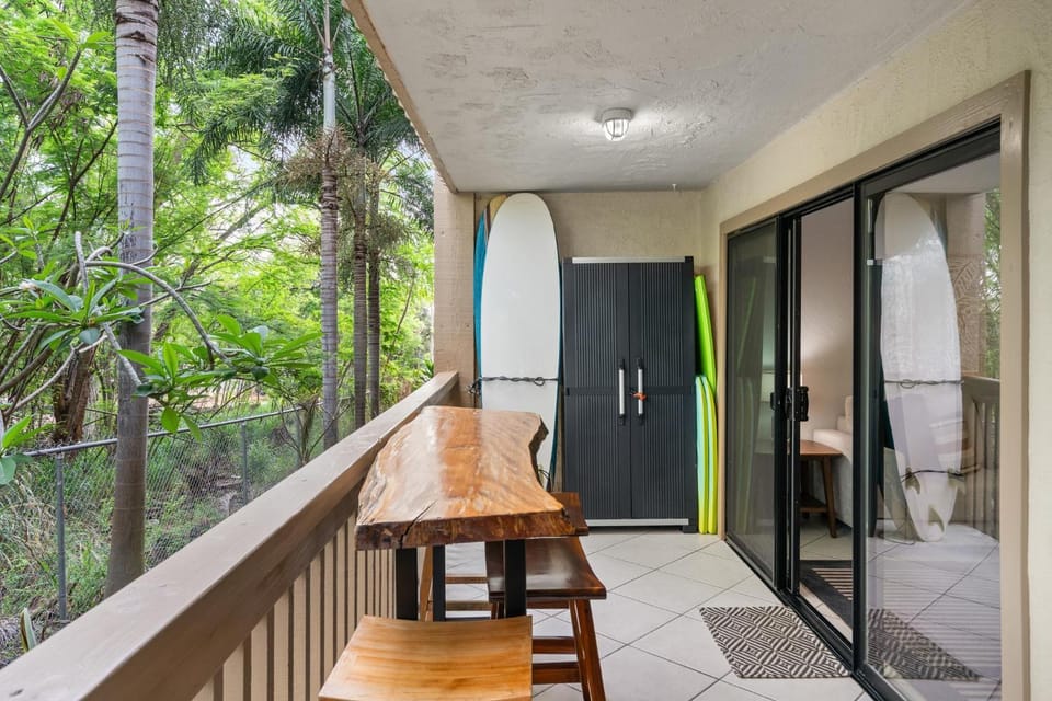 Royal Kahili B204 AC Across From Lyman’s/Banyans House in Holualoa