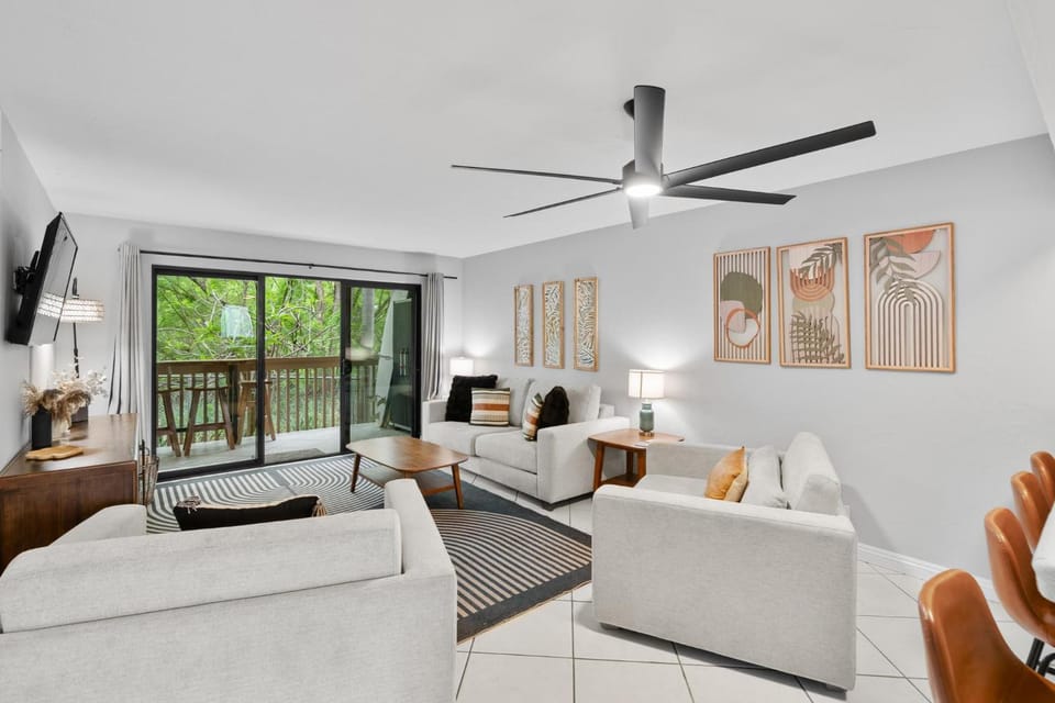 Royal Kahili B204 AC Across From Lyman’s/Banyans House in Holualoa