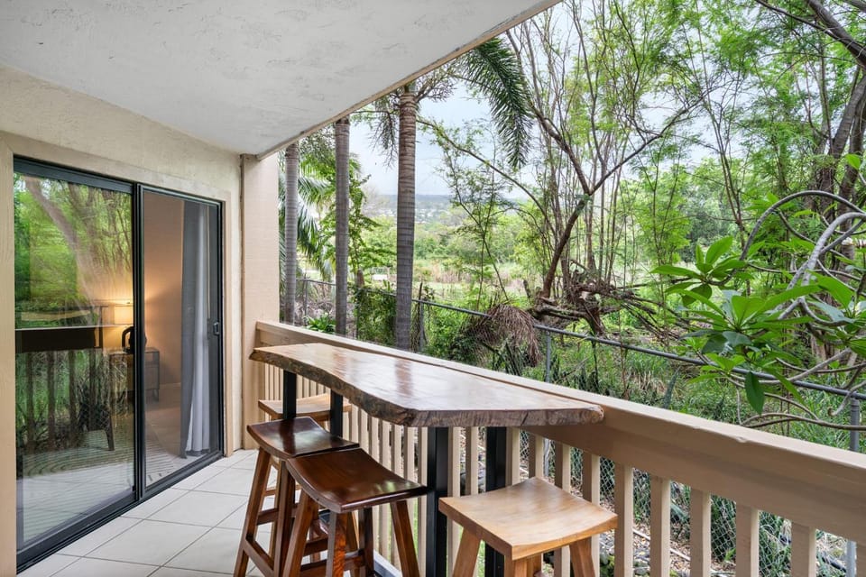Royal Kahili B204 AC Across From Lyman’s/Banyans House in Holualoa