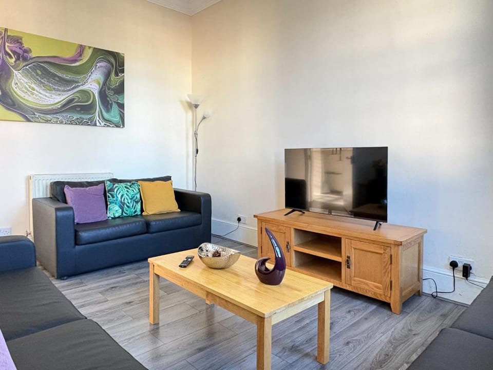 London Road House Spacious 3 Bed near Heathrow and Central London Apartment in Isleworth