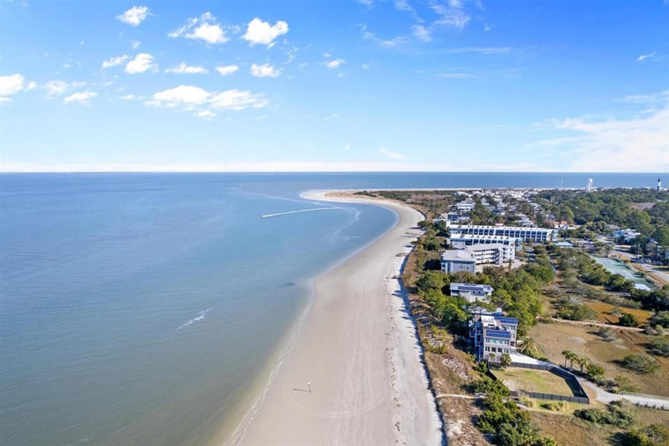 Bee Magical Beach Hive House in Tybee Island
