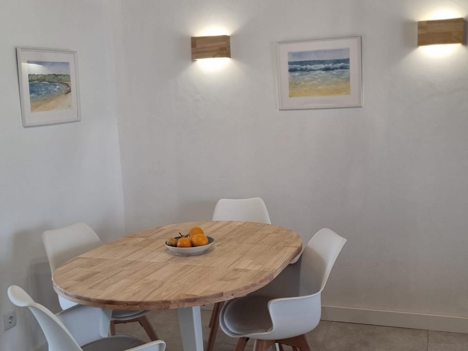 Seating area, Dining area