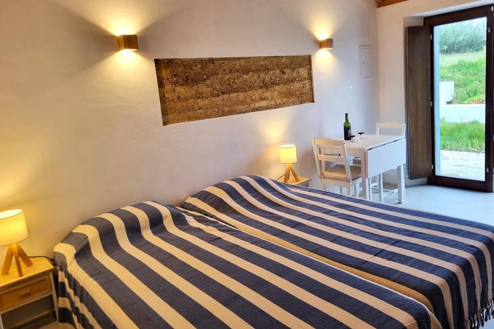 Bed, Living room, Photo of the whole room, Seating area, Dining area, Bedroom