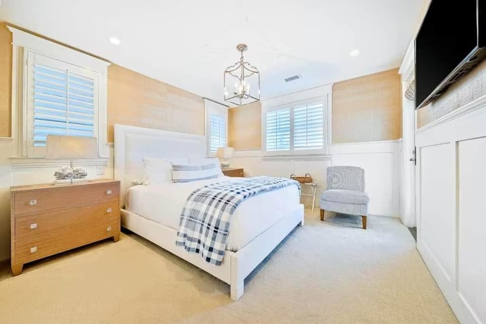 Luxury Beach Front Escape House in Newport Beach