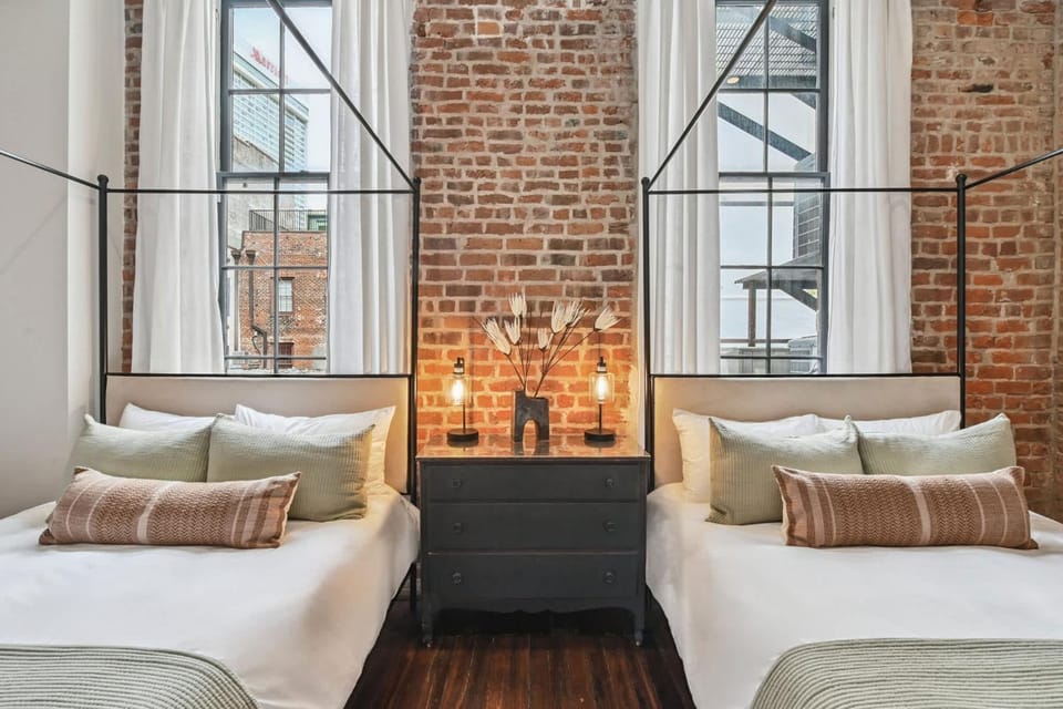 Grand 4 Condo Combo Near French Quarter 8BR 8BA Apartment in French Quarter