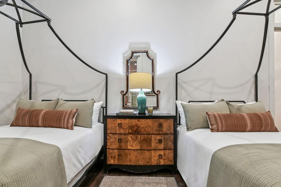Elegant Renovated Escape Close to French Quarter Apartment in French Quarter