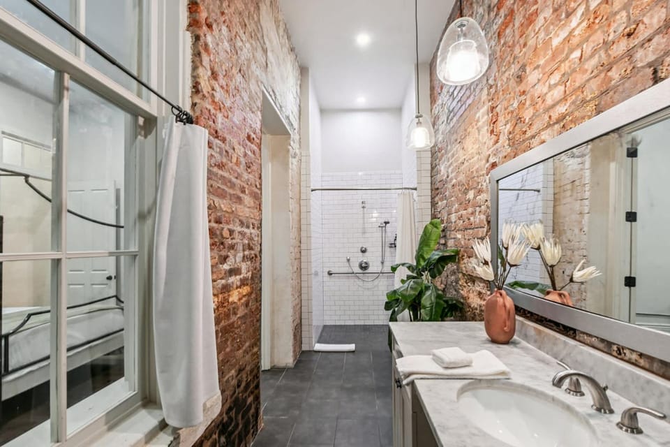 Cutting-Edge Condo Suite Near the French Quarter Apartment in French Quarter