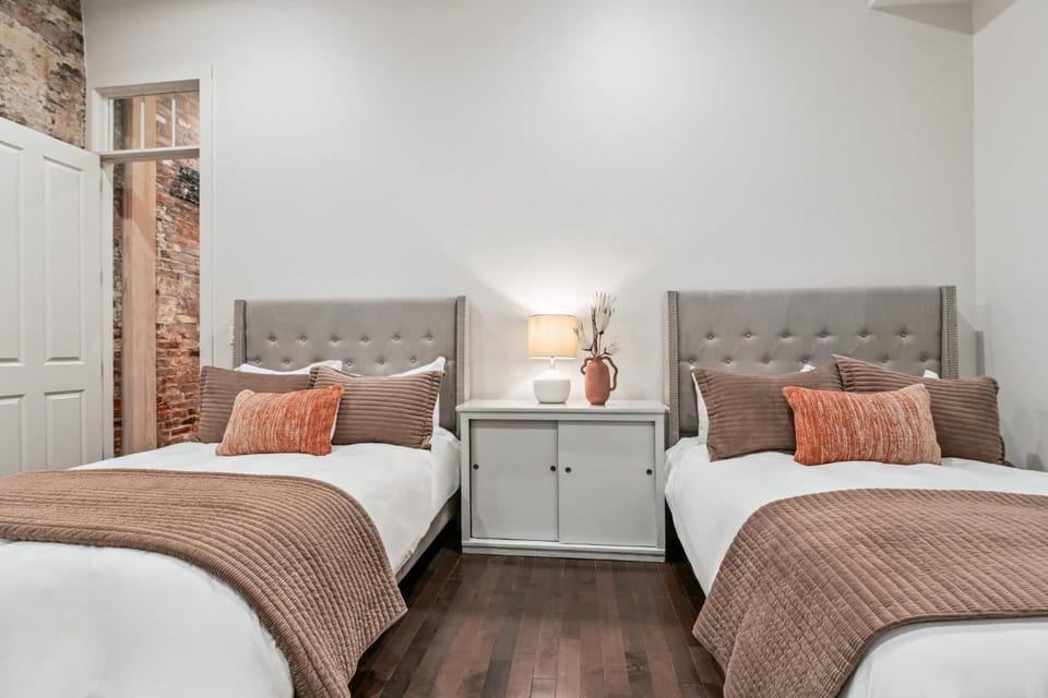 Sleek Historic Apartment in the CBD Apartment in French Quarter